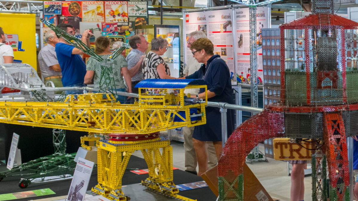 Bezoekers zien expositie Techniek is Kinderspel