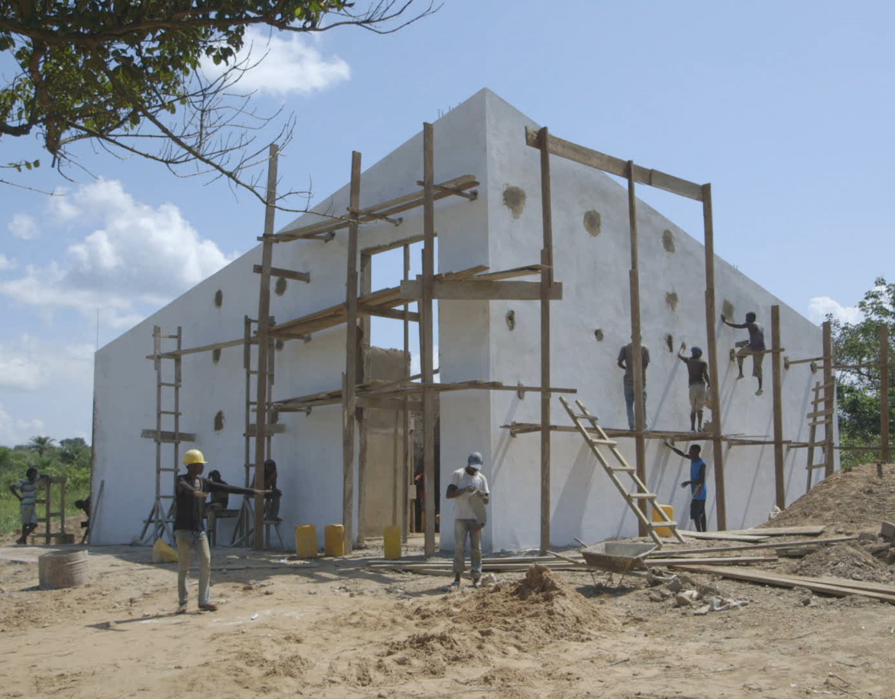 White-Cube-being-built-LR