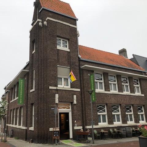 De buitenkant van het Schooltijd museum