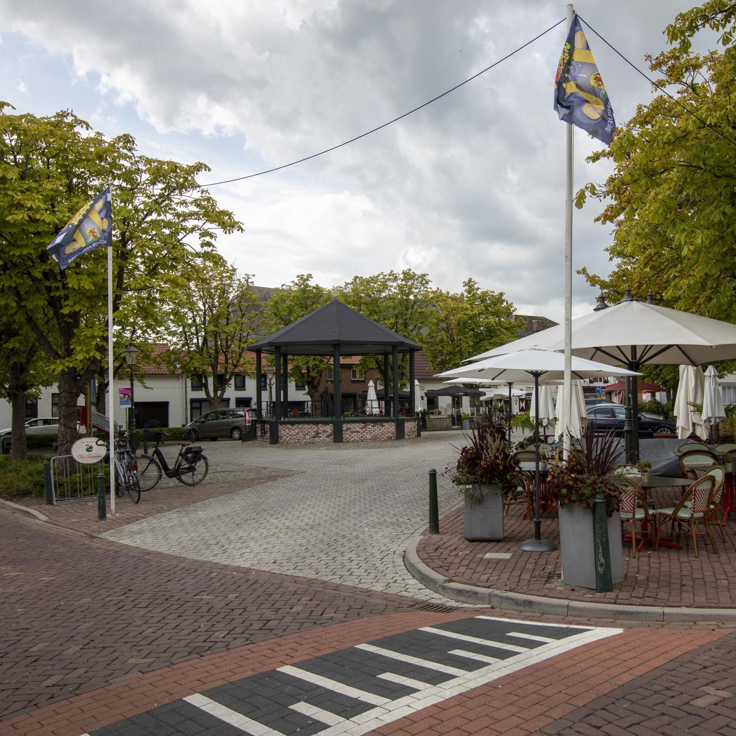 Centrum Philippine met terrasjes en kiosk